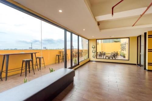 yellow bee tangerang