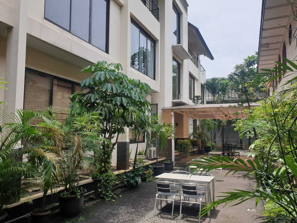 arimbi pejaten suites