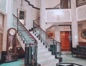 arimbi pejaten suites