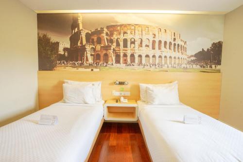 life hotel stasiun kota surabaya