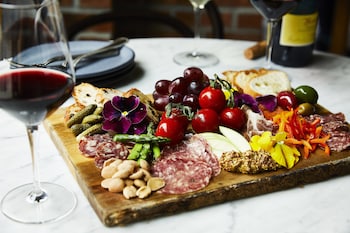 Kimpton Journeyman Hotel, An Ihg Hotel,Wisconsin>>Milwaukee,4.5 star