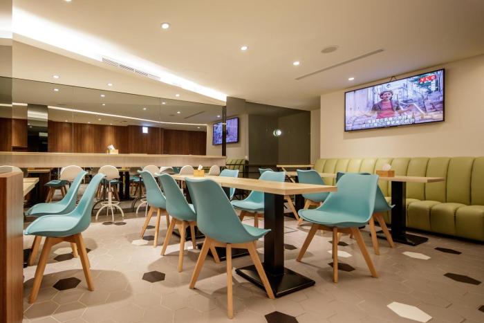 via hotel taipei station