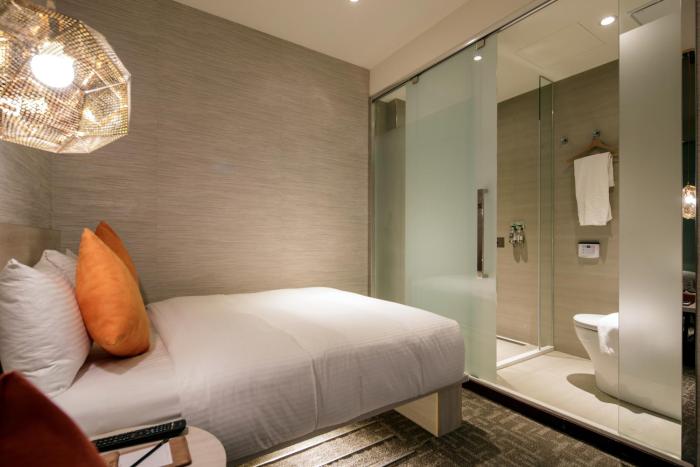 via hotel taipei station