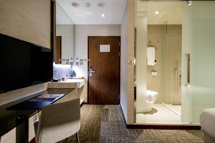 via hotel taipei station