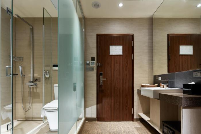 via hotel taipei station