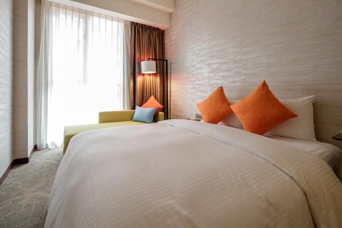 via hotel taipei station