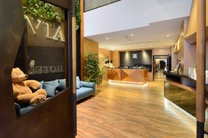 via hotel taipei station