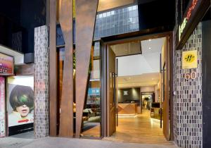 via hotel taipei station