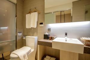 via hotel taipei station