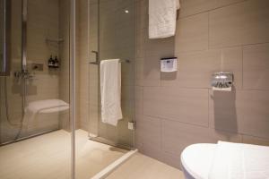 via hotel taipei station