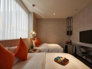 via hotel taipei station