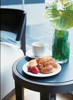 Le Germain Hotel Toronto,Markham>>Downtown Toronto,4 star
