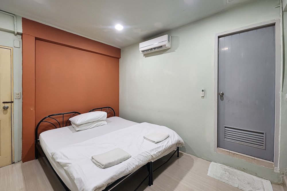 freesia saladaeng silom apartments