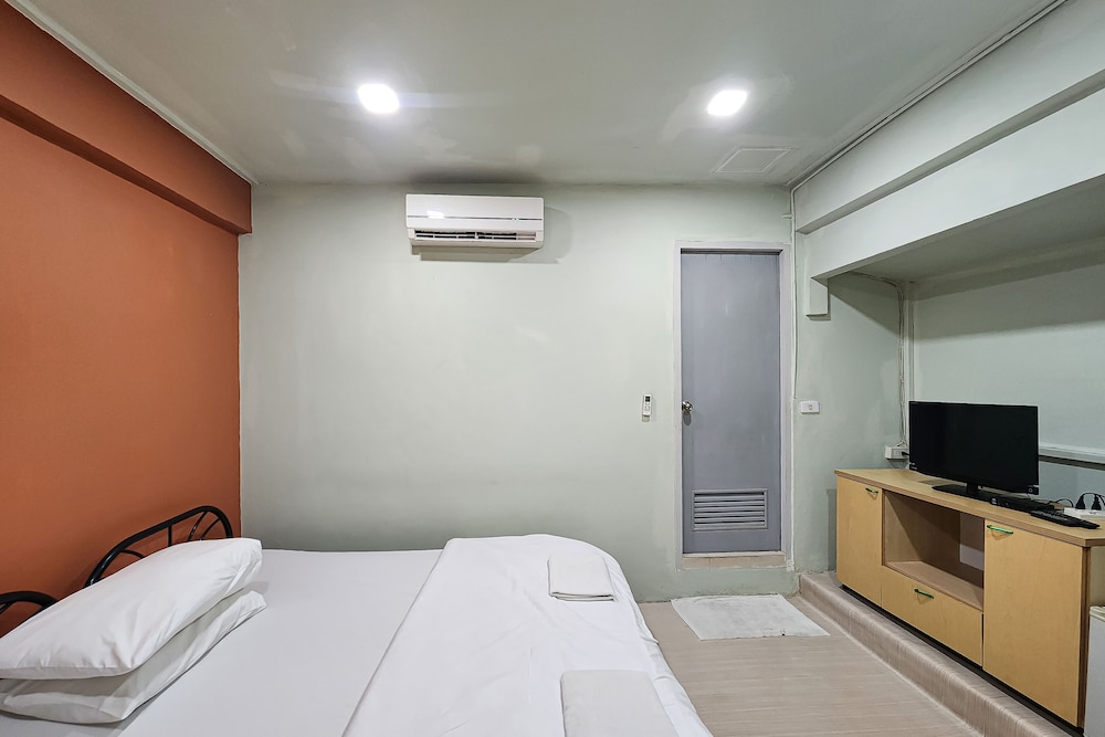 freesia saladaeng silom apartments