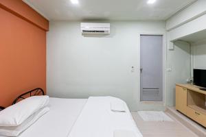 freesia saladaeng silom apartments