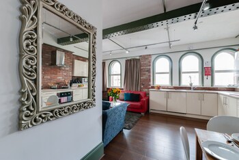 base serviced apartments sir thomas street