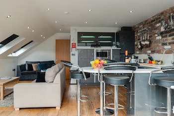 base serviced apartments sir thomas street