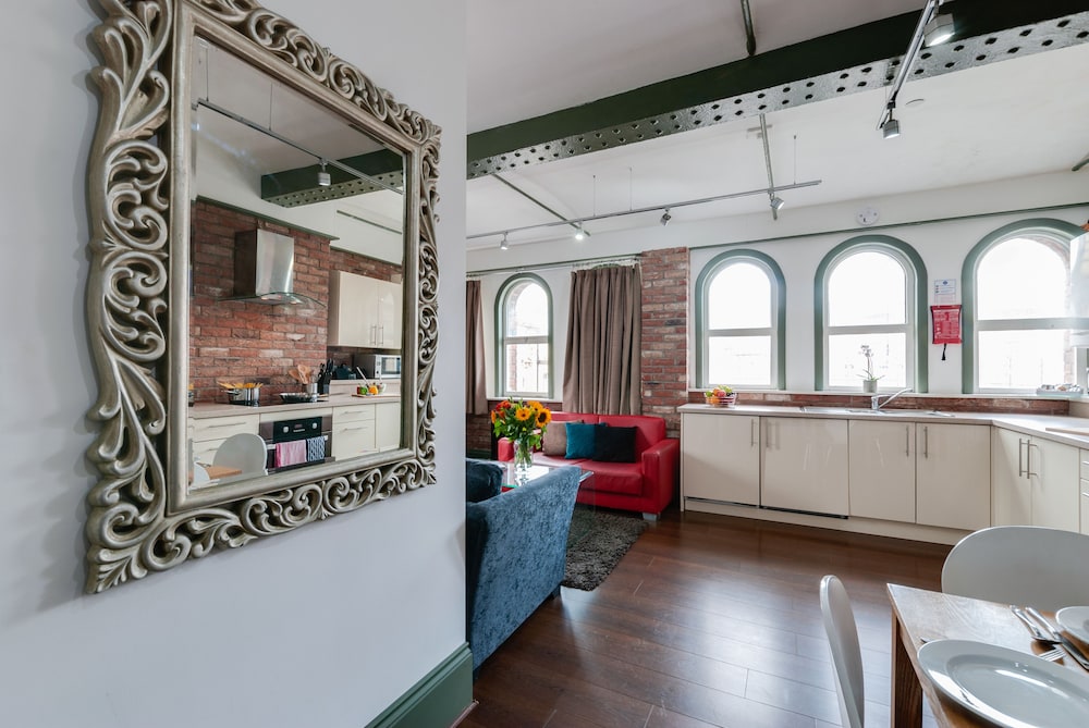 base serviced apartments sir thomas street