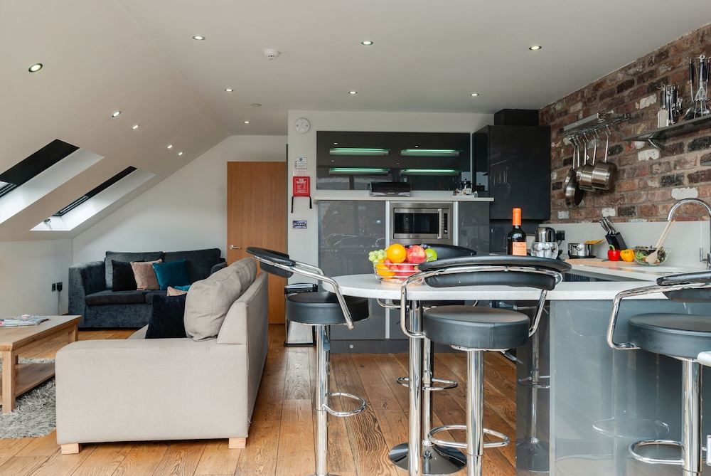 base serviced apartments sir thomas street