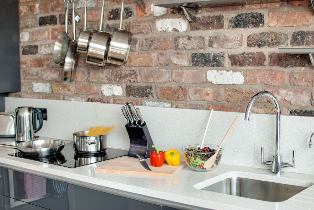 base serviced apartments sir thomas street