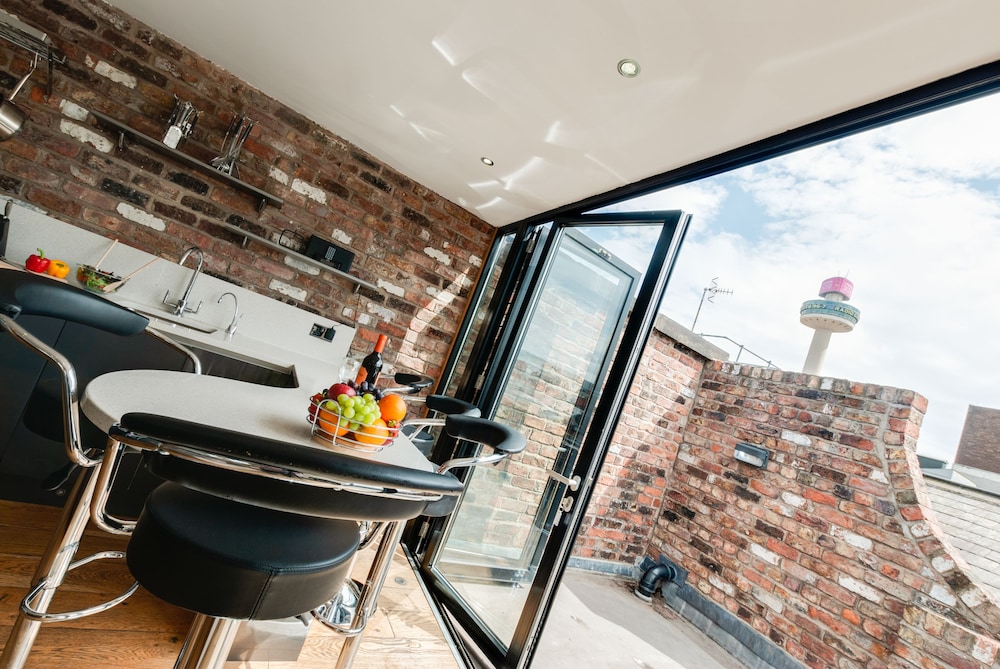 base serviced apartments sir thomas street