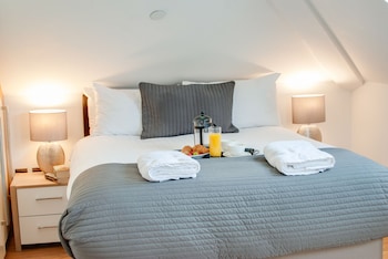 base serviced apartments sir thomas street