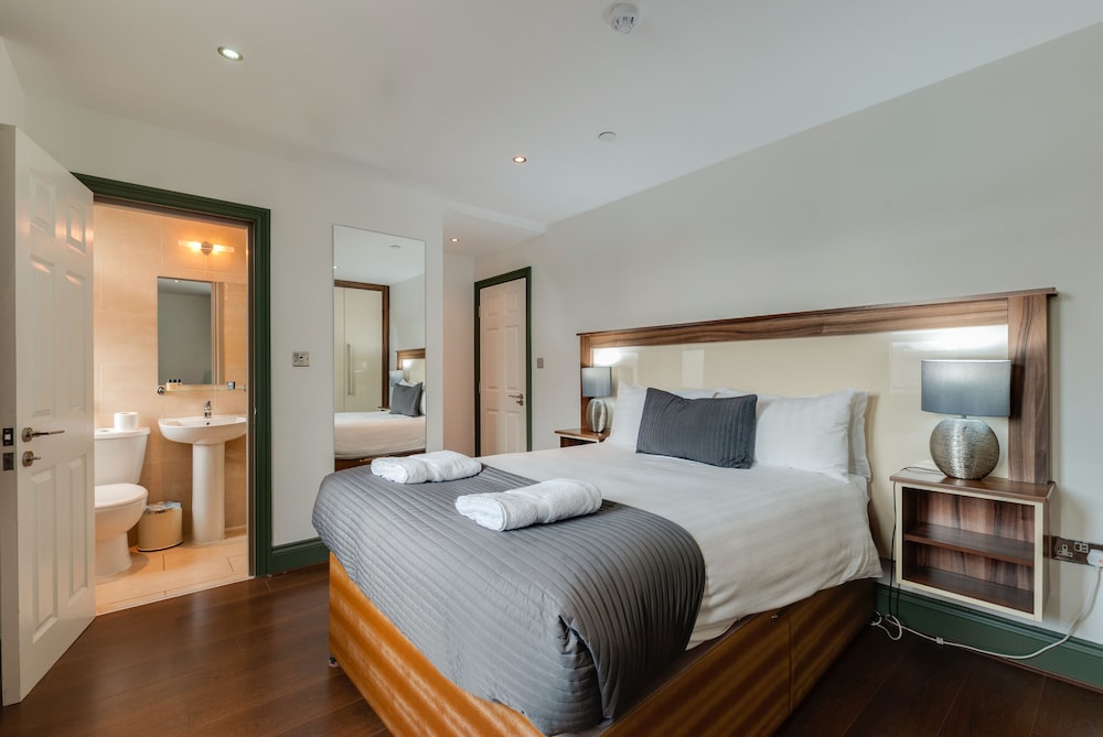 base serviced apartments sir thomas street