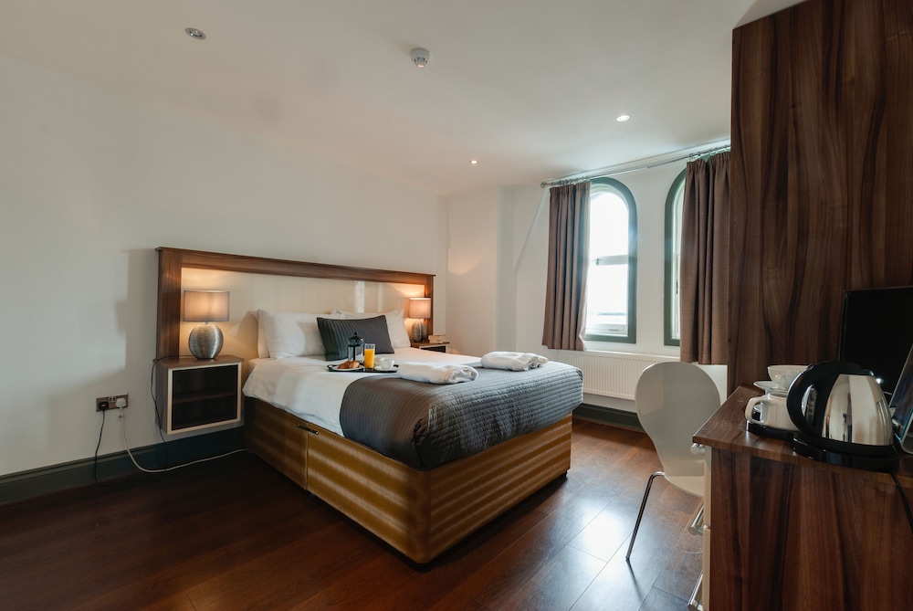 base serviced apartments sir thomas street