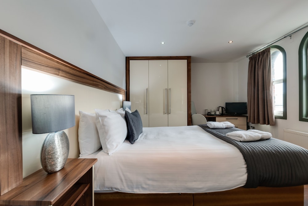 base serviced apartments sir thomas street