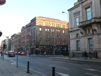 base serviced apartments sir thomas street