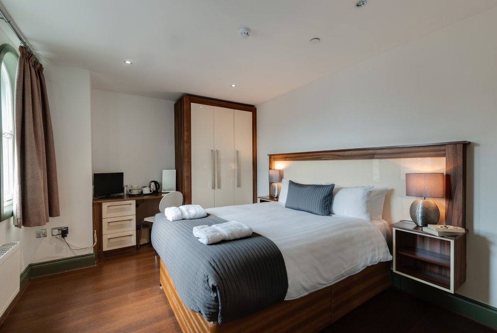 base serviced apartments sir thomas street