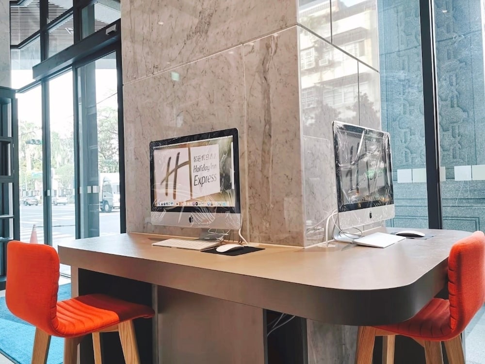 holiday inn express kaohsiung love river by ihg