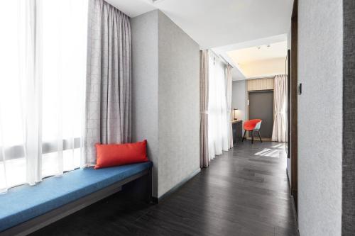 holiday inn express kaohsiung love river by ihg