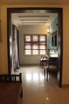 fort beach service apartment