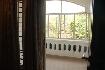 fort beach service apartment