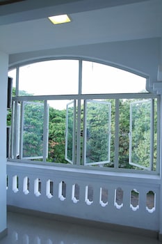 fort beach service apartment