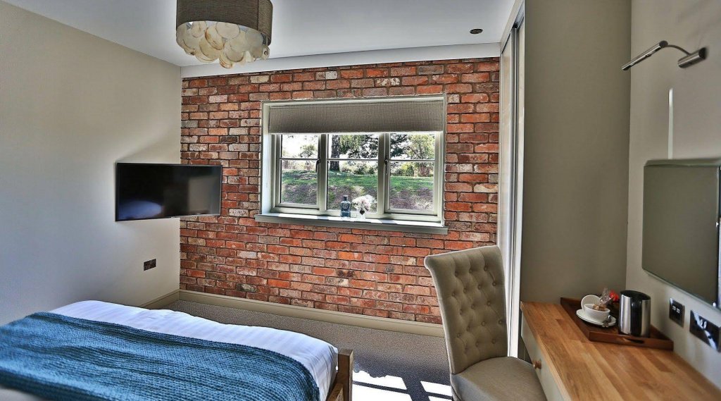 The Cock O' Barton,Cheshire>>Barton,3 star