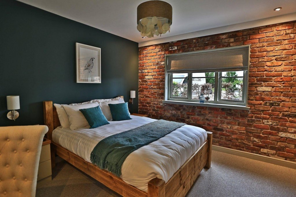 The Cock O' Barton,Cheshire>>Barton,3 star