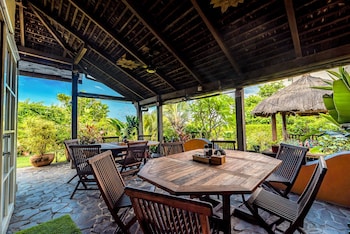 red garden resort