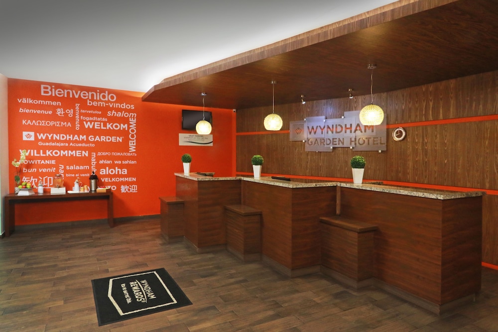 wyndham garden guadalajara acueducto