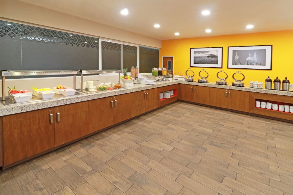 wyndham garden guadalajara acueducto