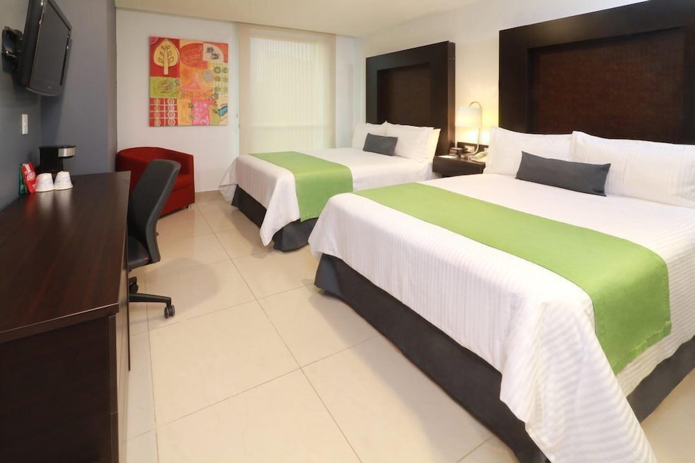 wyndham garden guadalajara acueducto