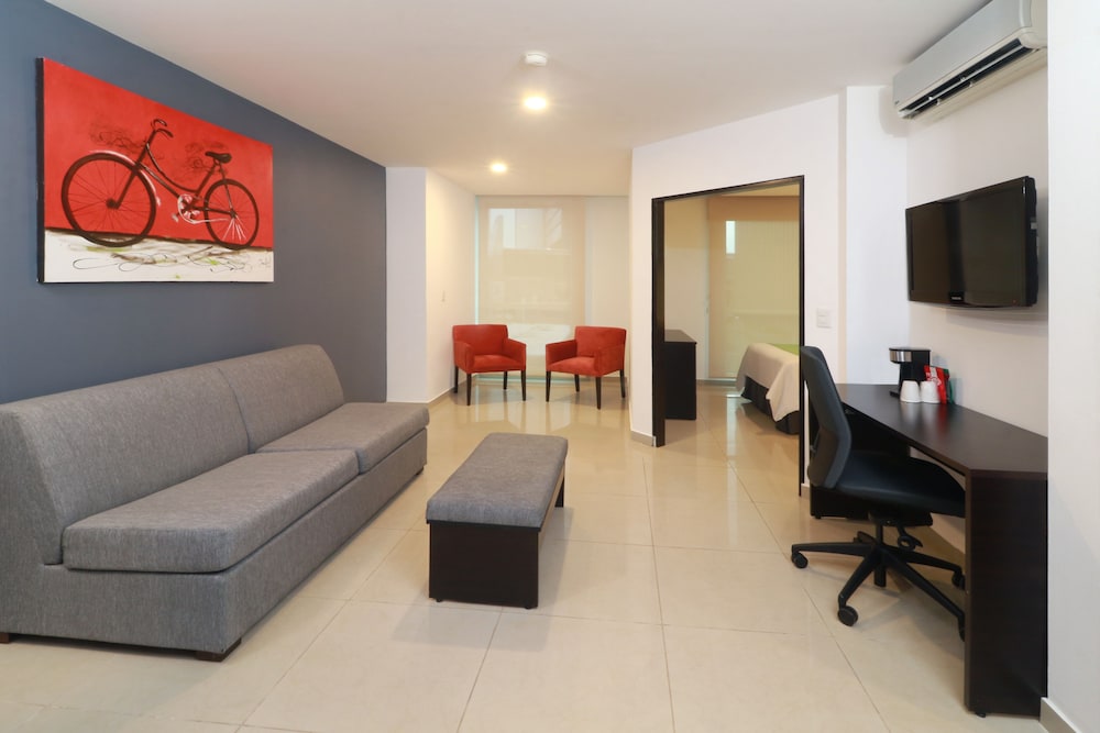 wyndham garden guadalajara acueducto