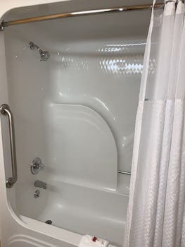 days inn and suites by wyndham albany