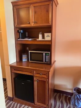 days inn and suites by wyndham albany
