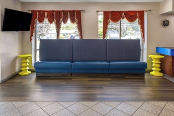 Days Inn & Suites By Wyndham Albany,Albany County>>Albany,2 star