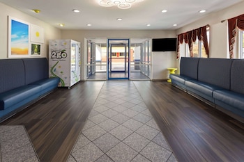 Days Inn & Suites By Wyndham Albany,Albany County>>Albany,2 star