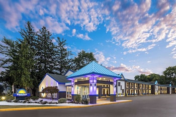 Days Inn & Suites By Wyndham Albany,Albany County>>Albany,2 star