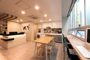 Oyo Hostel Myeongdong 1,3F, 21-7 Myeongdong 8-Gil, Jung-Gu,2 star