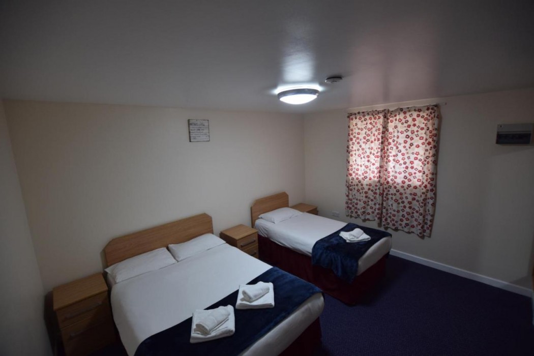 Woodlands Lodge Ilford,Epping Forest>>Barking,2 star